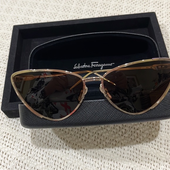 Brand New! Latest design Ferragamo Sunglass main image 7